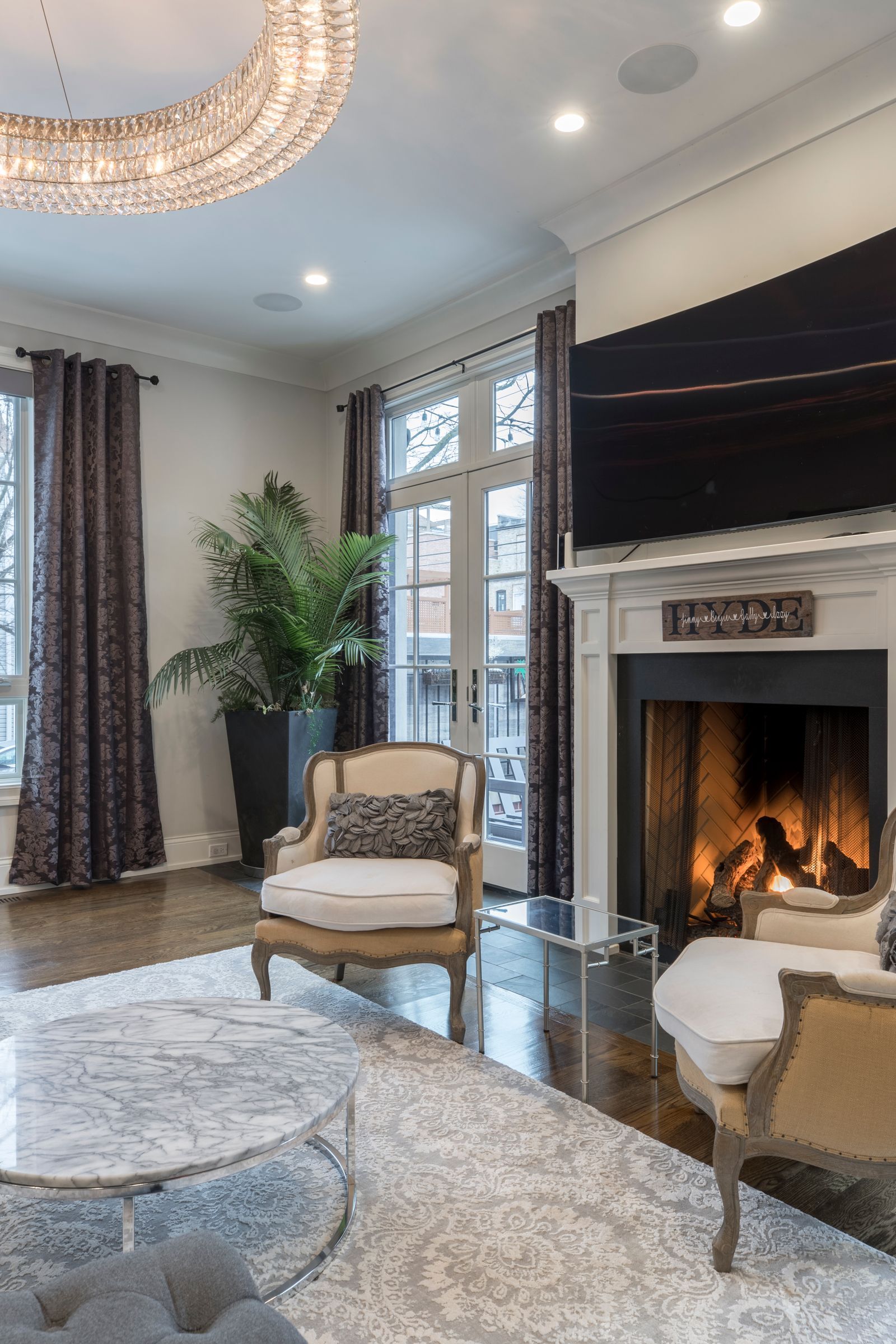 Living room arranged around a modern fireplace